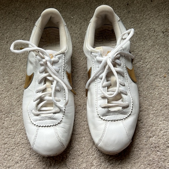Nike white leather tennis or cheerleading sneakers - Picture 2 of 13
